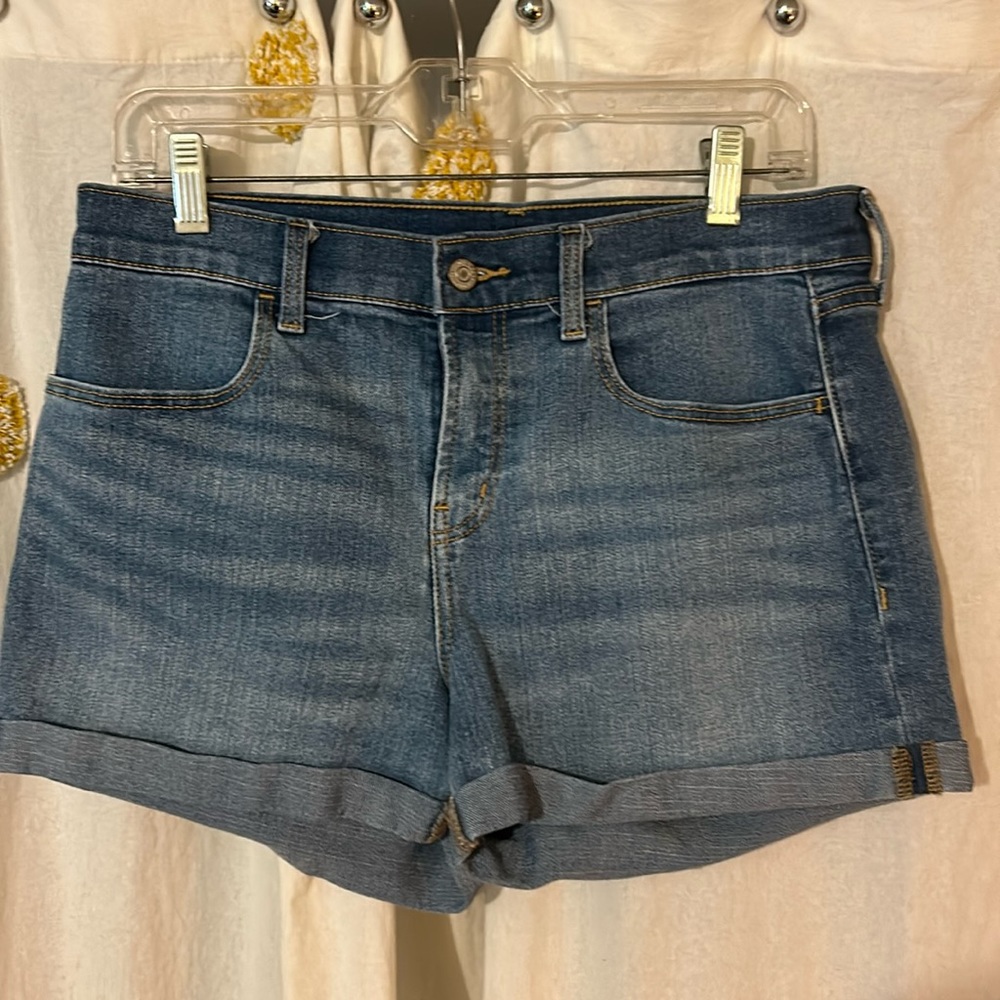 Old Navy blue jean shorts.